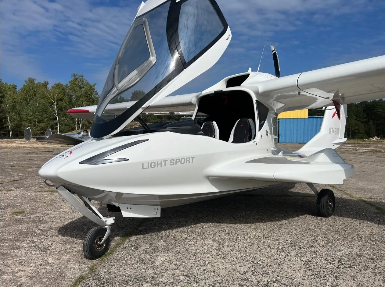 Exterior view of a 2021 ICON A5, N746BA.