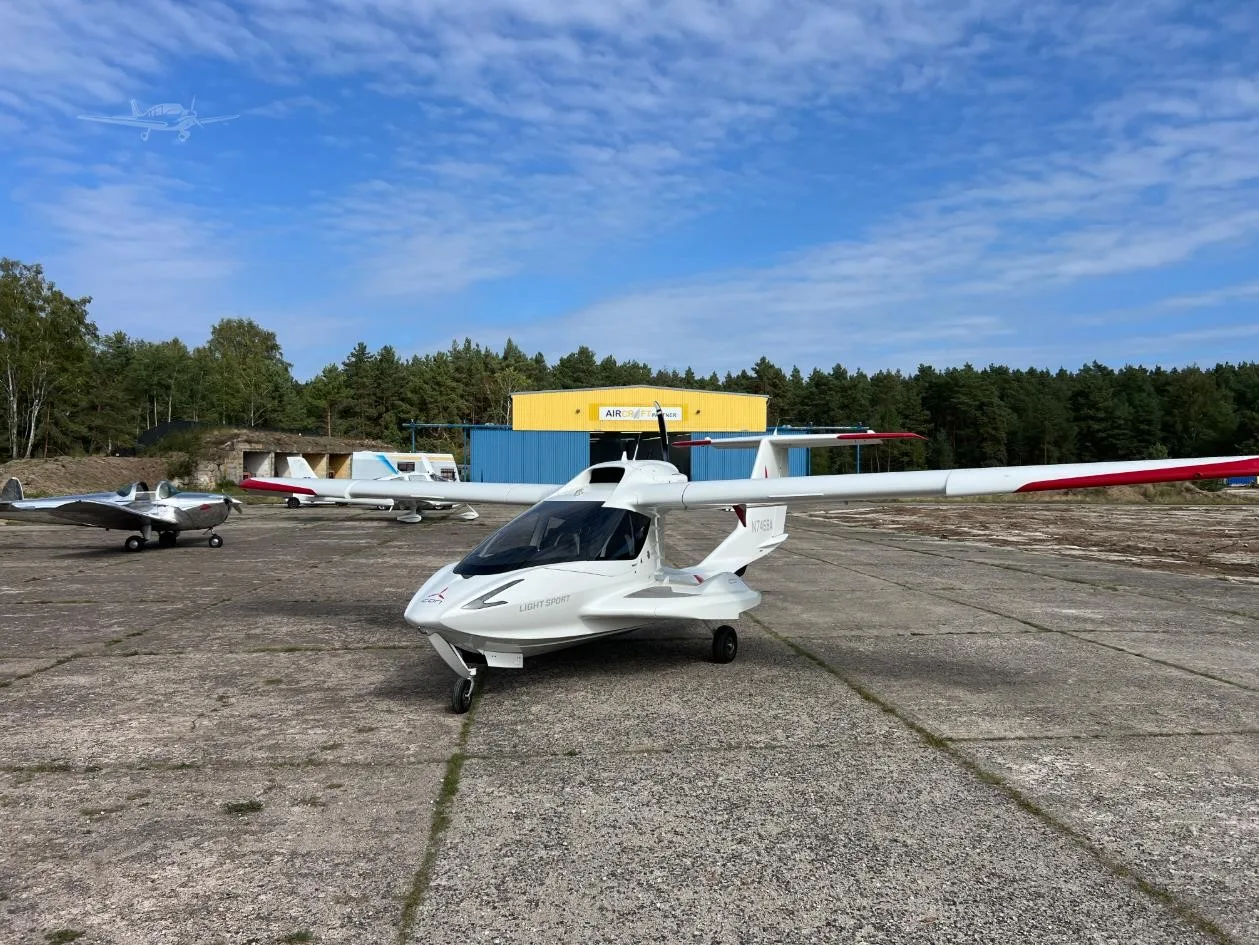 Exterior view of a 2021 ICON A5, N746BA.
