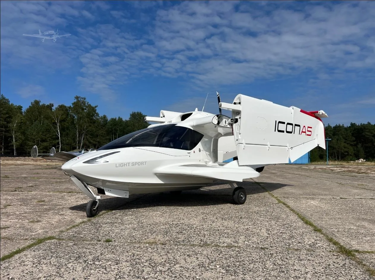 Exterior view of a 2021 ICON A5, N746BA.