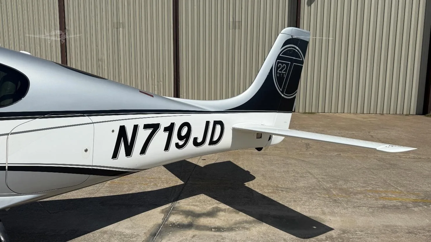 Exterior view of a 2013 CIRRUS SR22-G5 TURBO, N719JD.