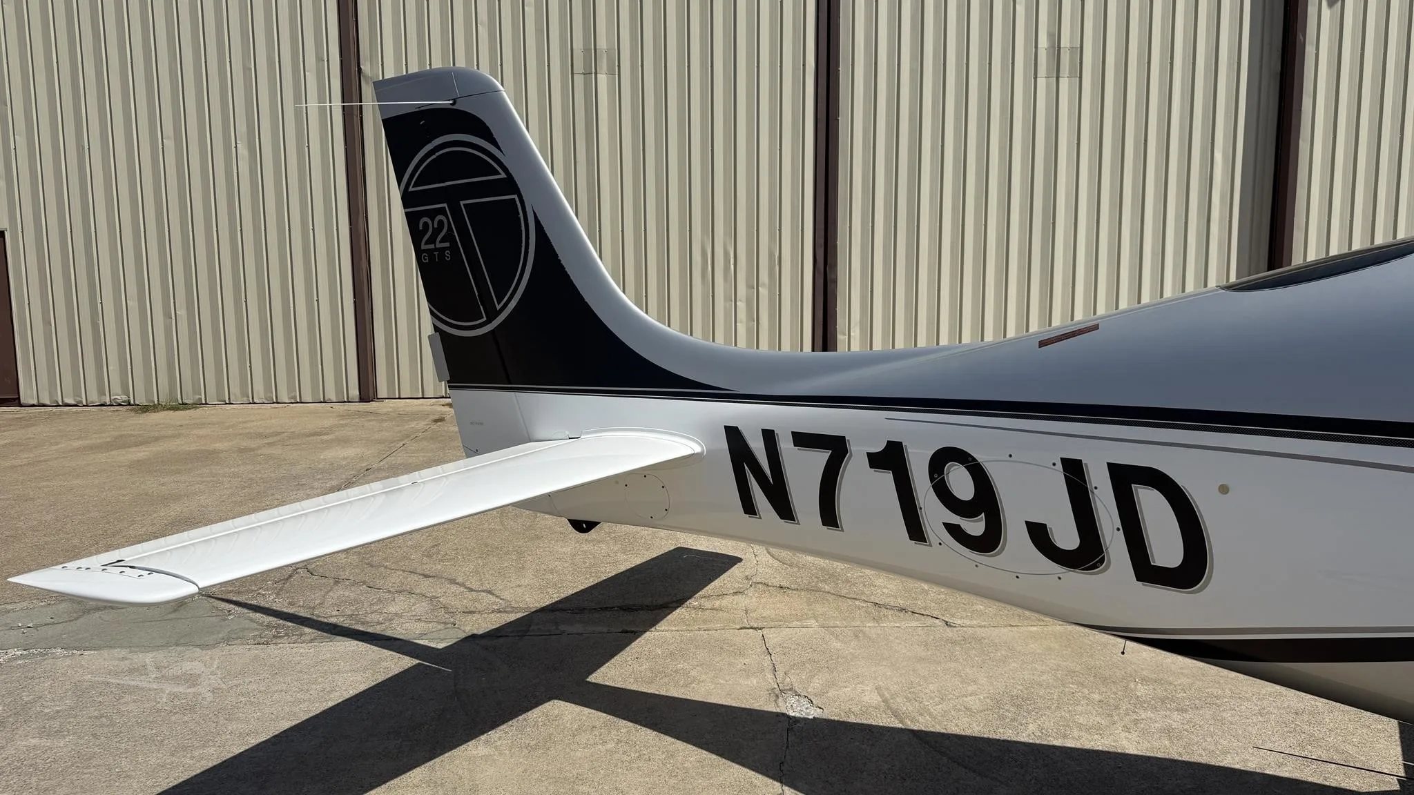 Exterior view of a 2013 CIRRUS SR22-G5 TURBO, N719JD.