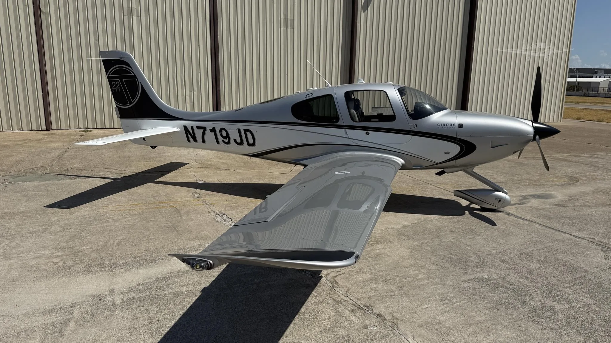 Marketing image of a 2013 CIRRUS SR22-G5 TURBO.