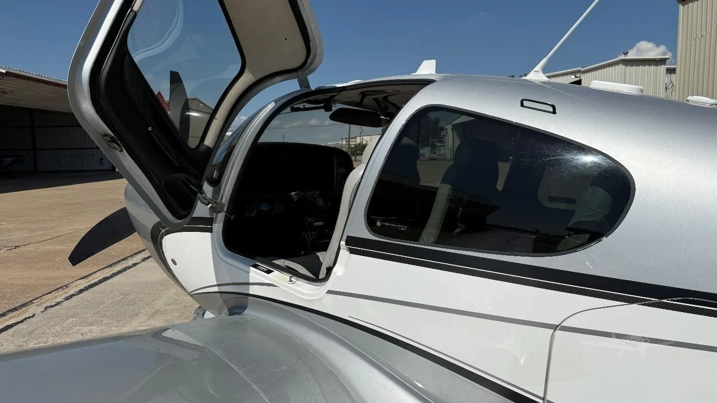 Exterior view of a 2013 CIRRUS SR22-G5 TURBO, N719JD.