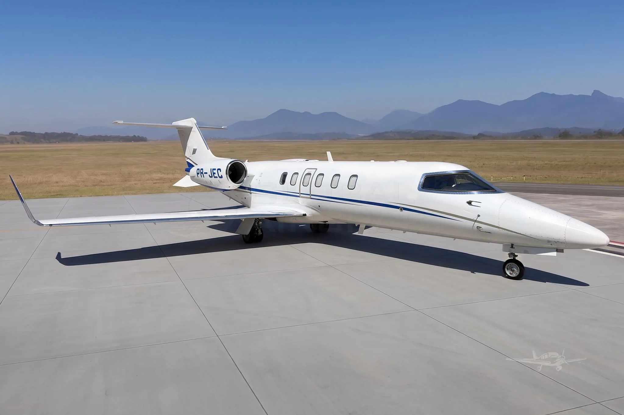 Exterior view of a 2008 LEARJET 40XR, PR-JEC.