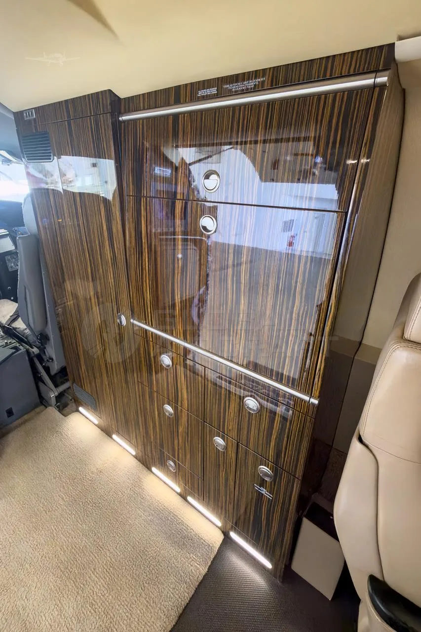 Cabin interior of a 2008 LEARJET 40XR.