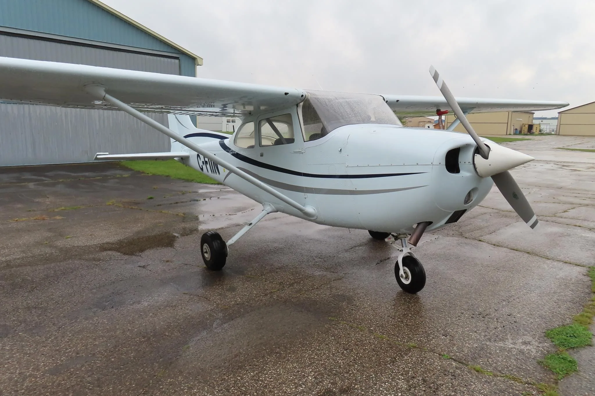 Exterior view of a 1972 CESSNA 172L SKYHAWK, C-FIIN.