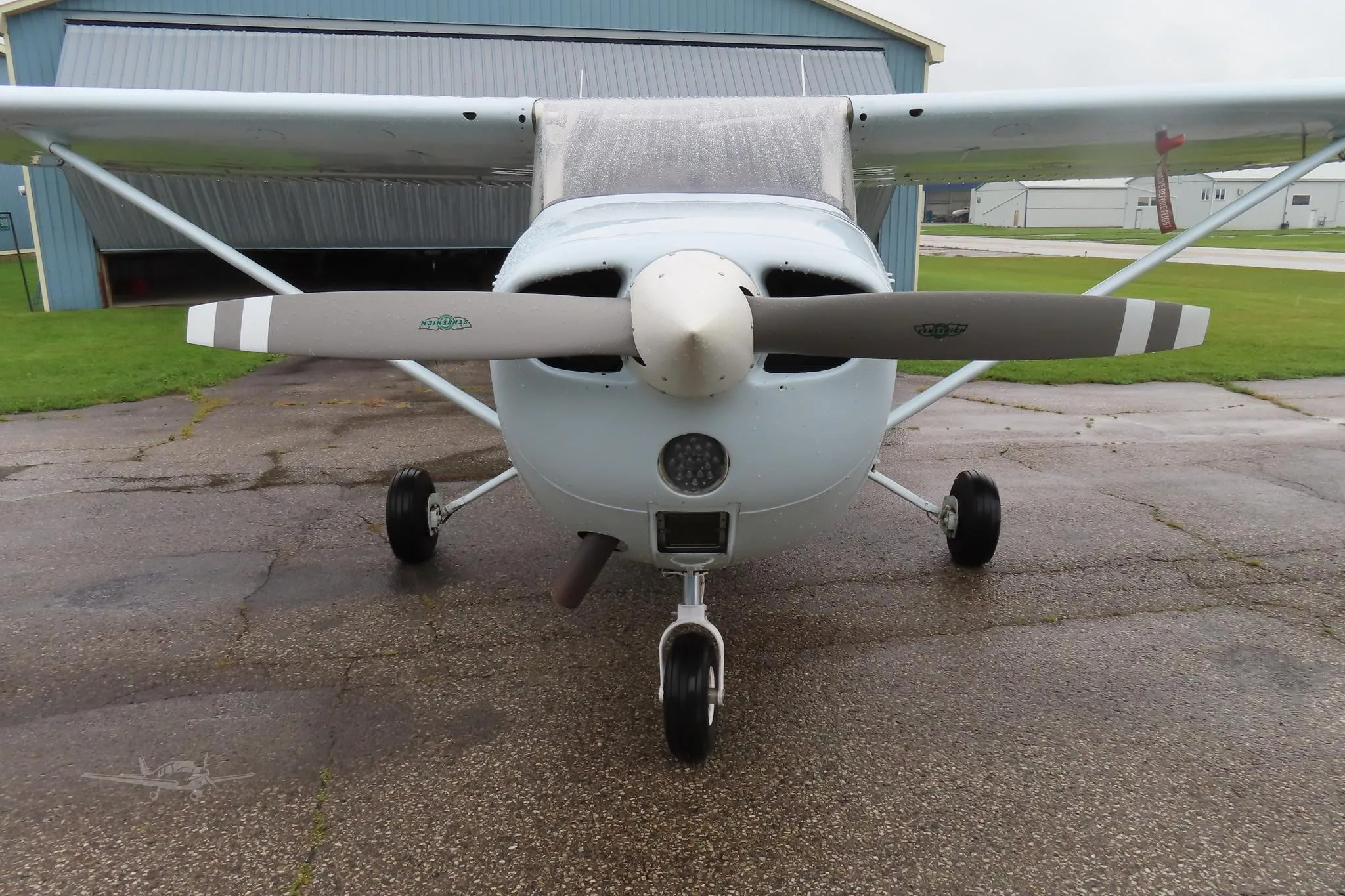 Exterior view of a 1972 CESSNA 172L SKYHAWK, C-FIIN.