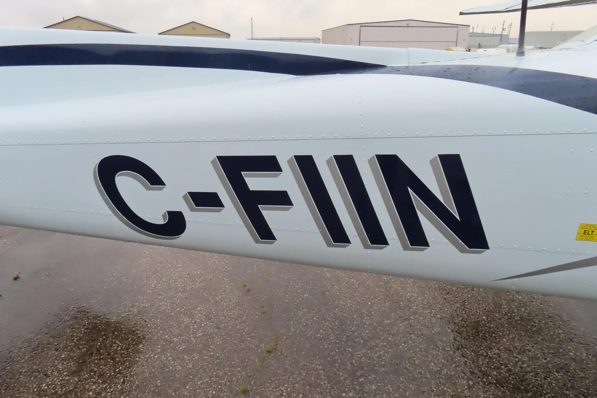 Exterior view of a 1972 CESSNA 172L SKYHAWK, C-FIIN.