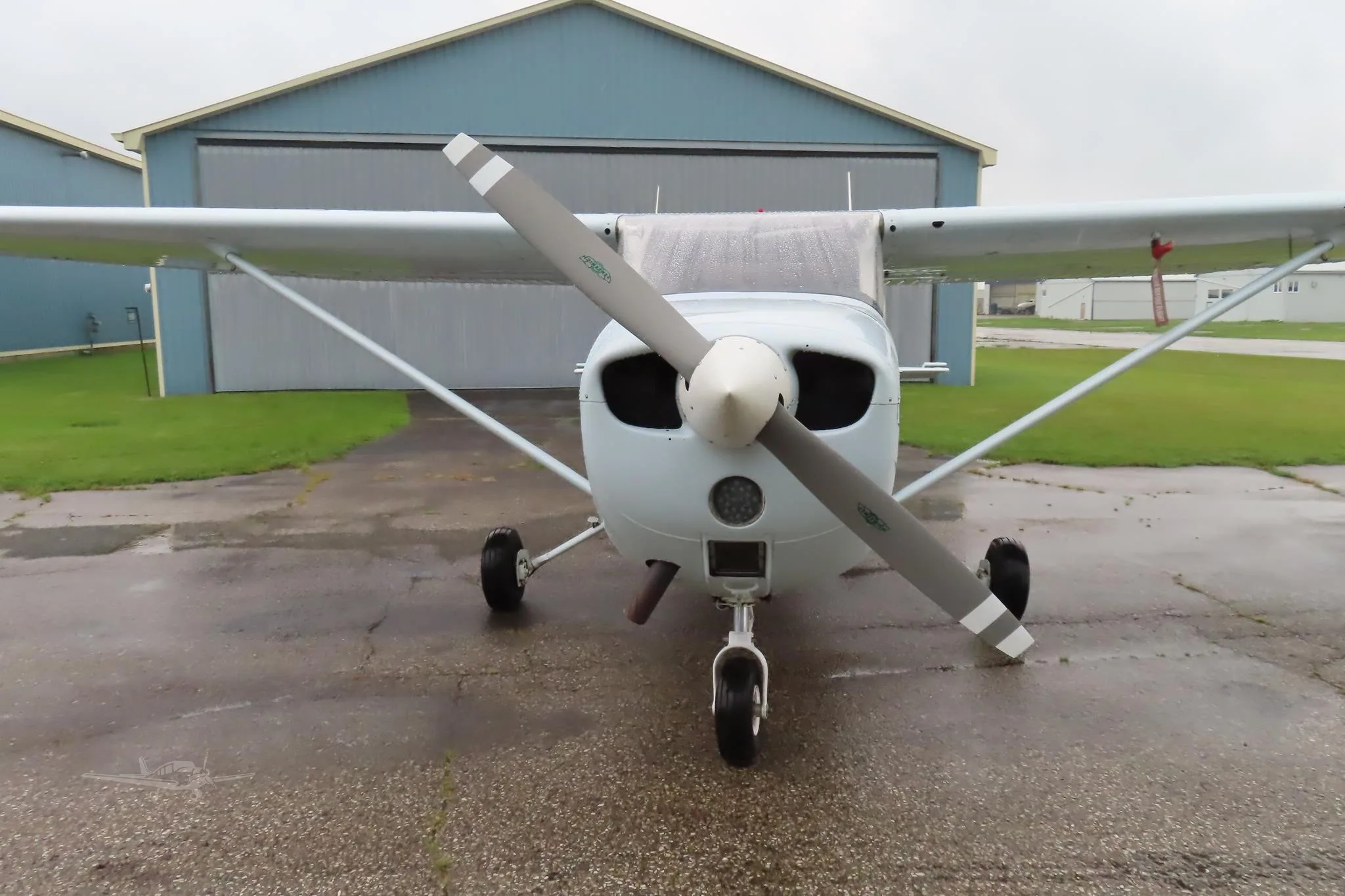 Exterior view of a 1972 CESSNA 172L SKYHAWK, C-FIIN.