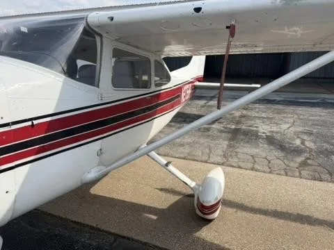 Exterior view of a 1976 CESSNA 182P SKYLANE, N275HP.