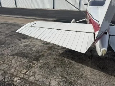 Exterior view of a 1976 CESSNA 182P SKYLANE, N275HP.