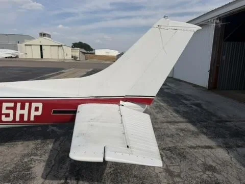 Exterior view of a 1976 CESSNA 182P SKYLANE, N275HP.
