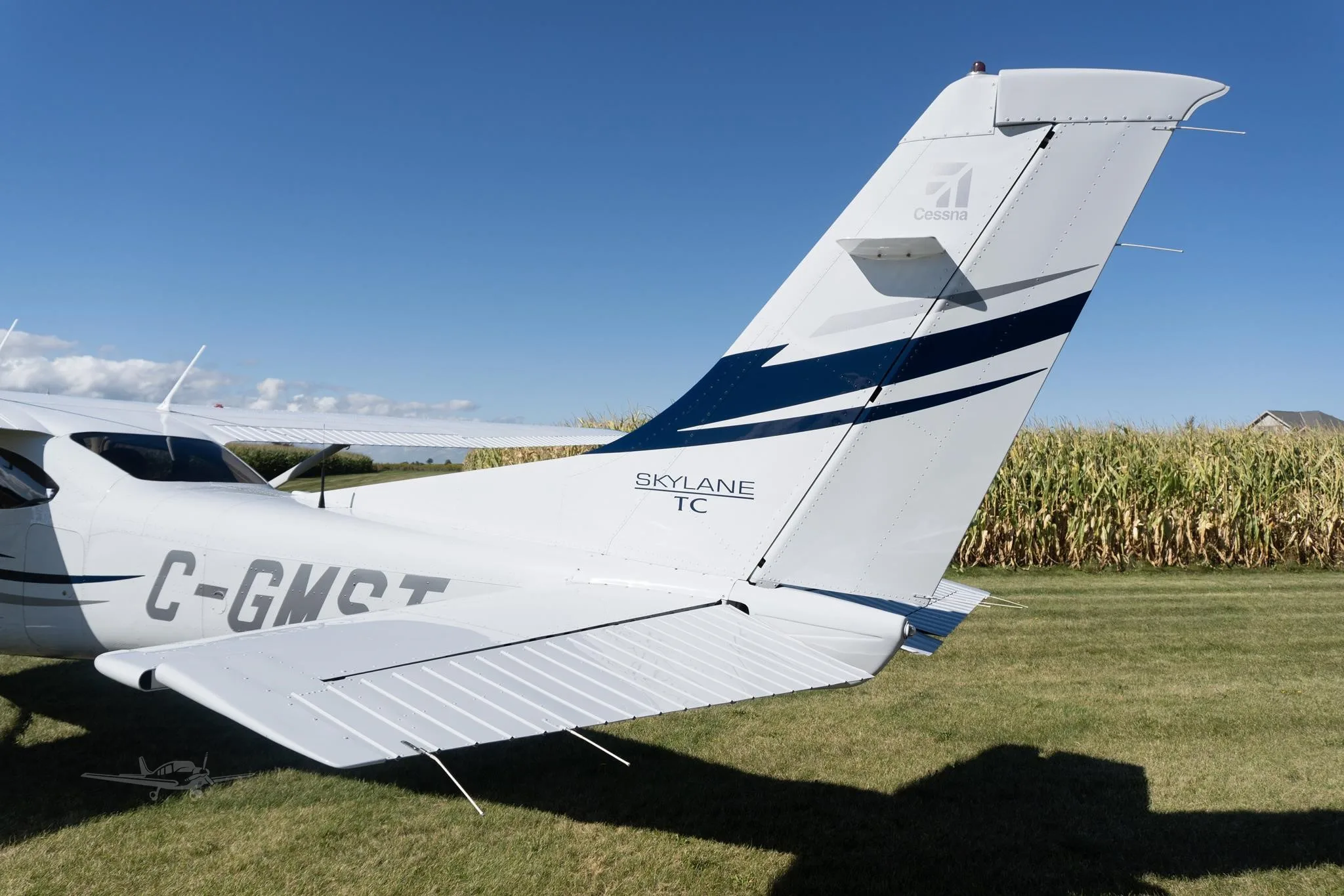 Exterior view of a 2005 CESSNA TURBO 182T SKYLANE, C-GMST.