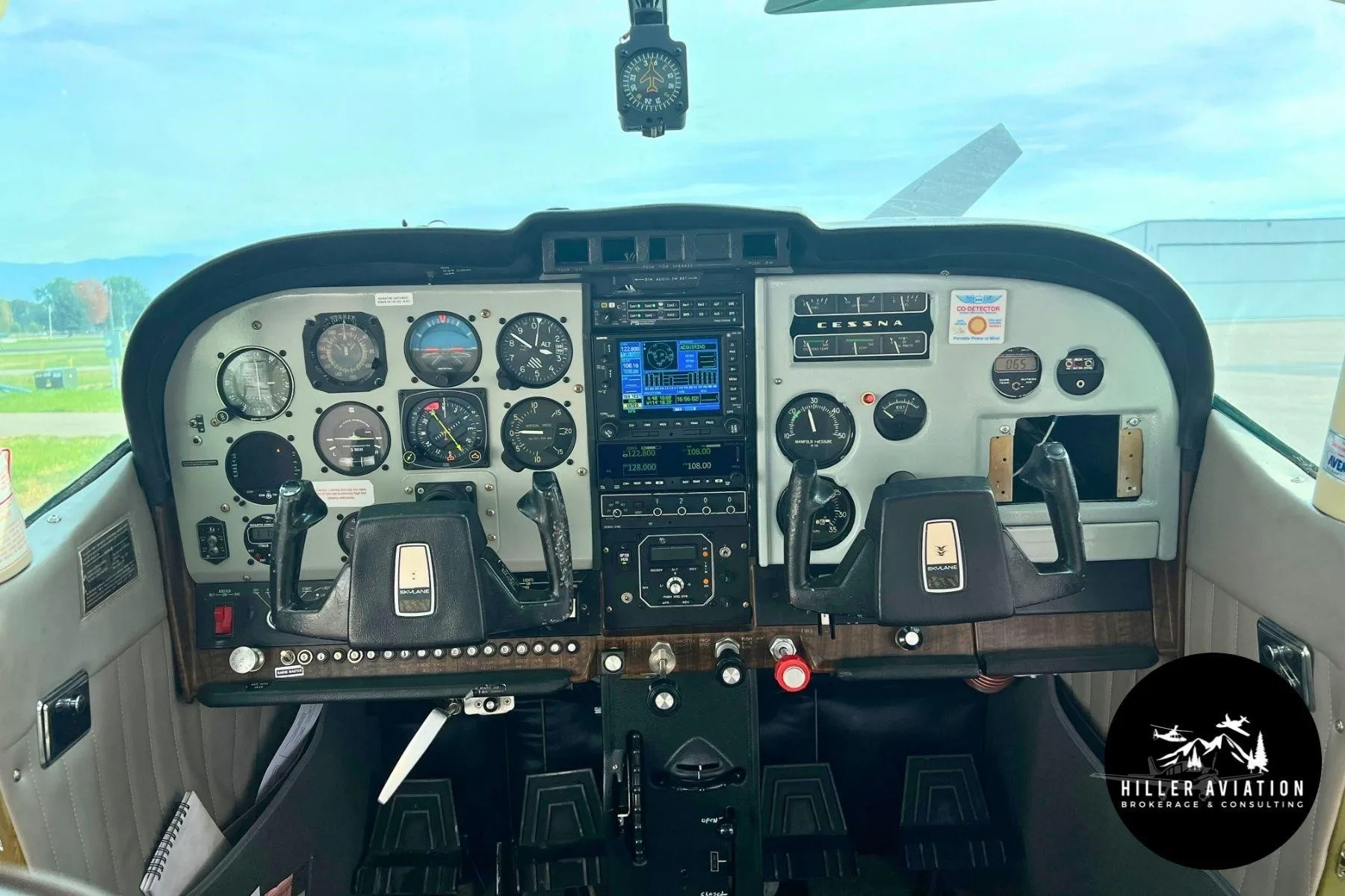 Cockpit and instrument panel of a 1974 CESSNA 182P SKYLANE.