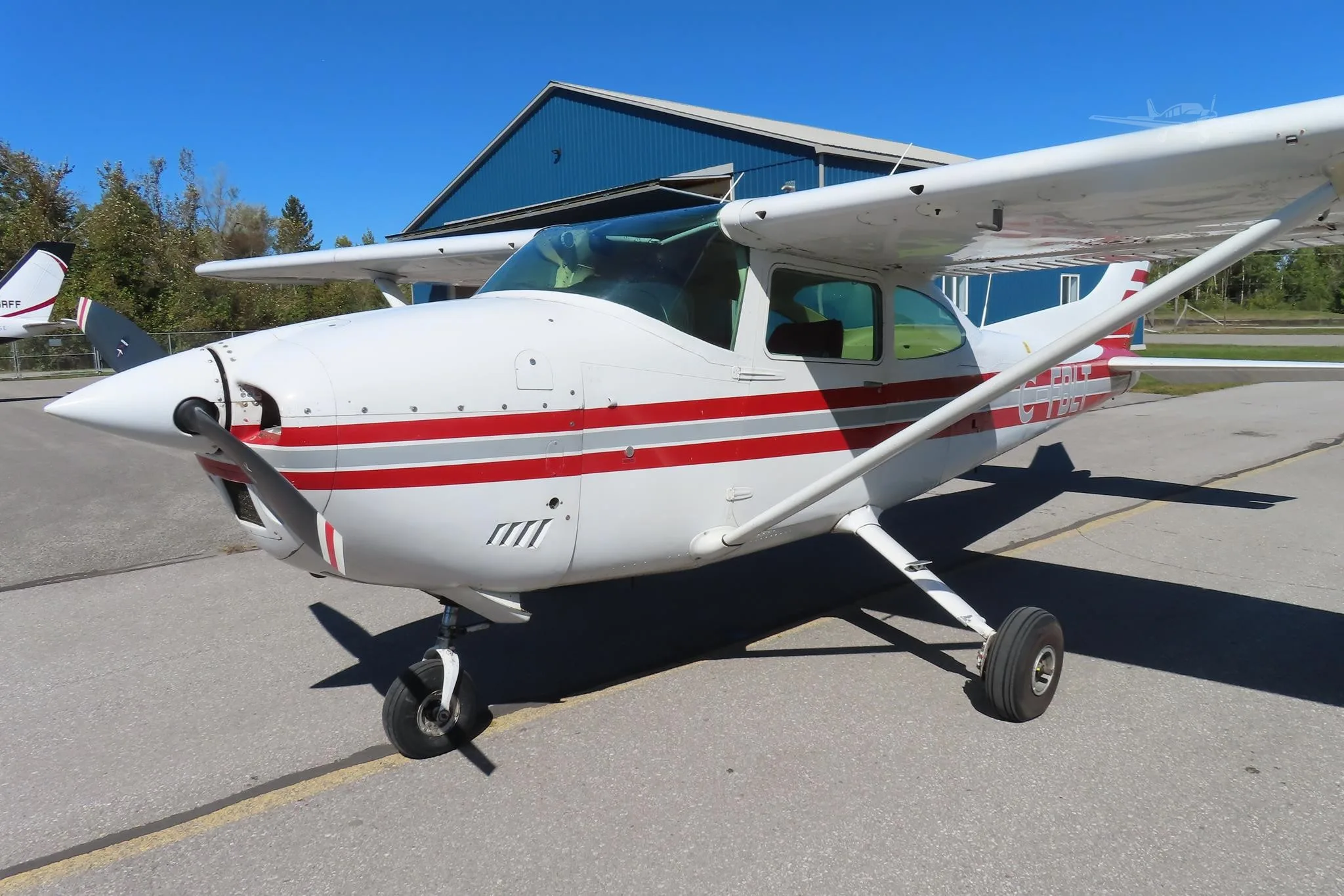Exterior view of a 1973 CESSNA 182P SKYLANE, C-FBLT.