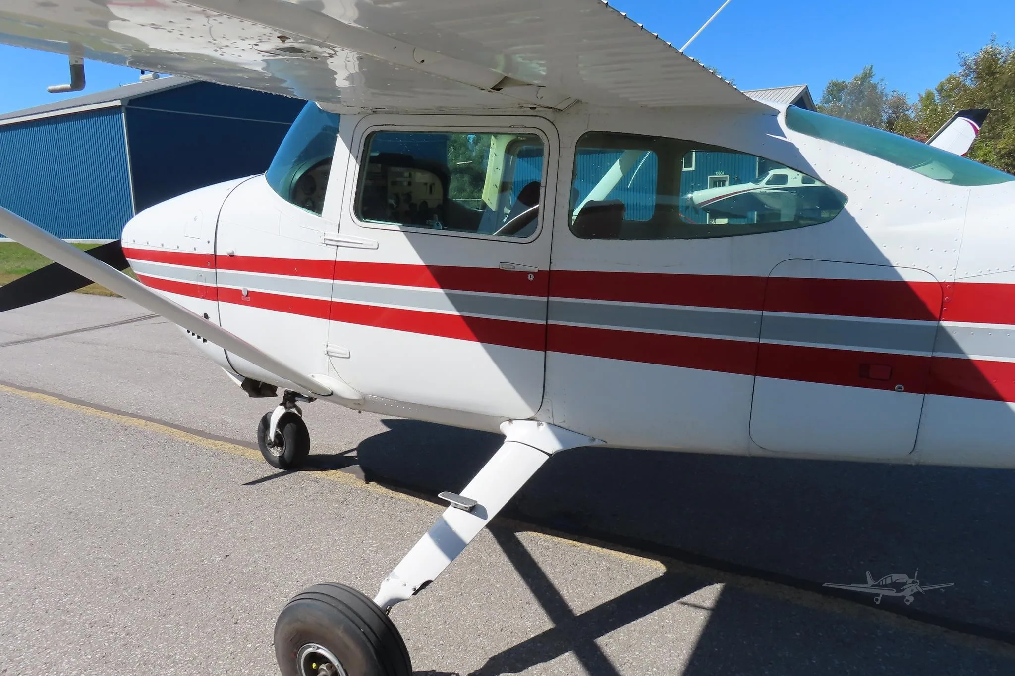 Exterior view of a 1973 CESSNA 182P SKYLANE, C-FBLT.