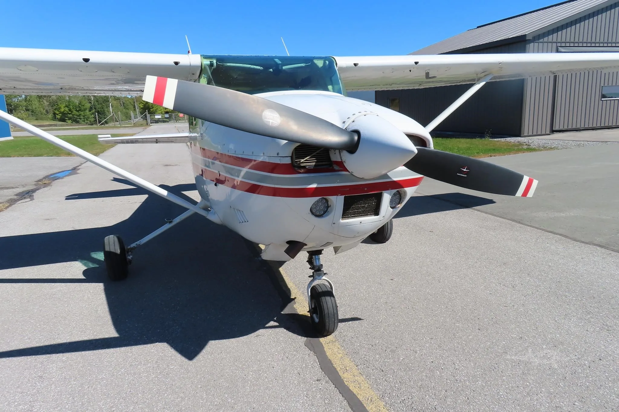 Exterior view of a 1973 CESSNA 182P SKYLANE, C-FBLT.