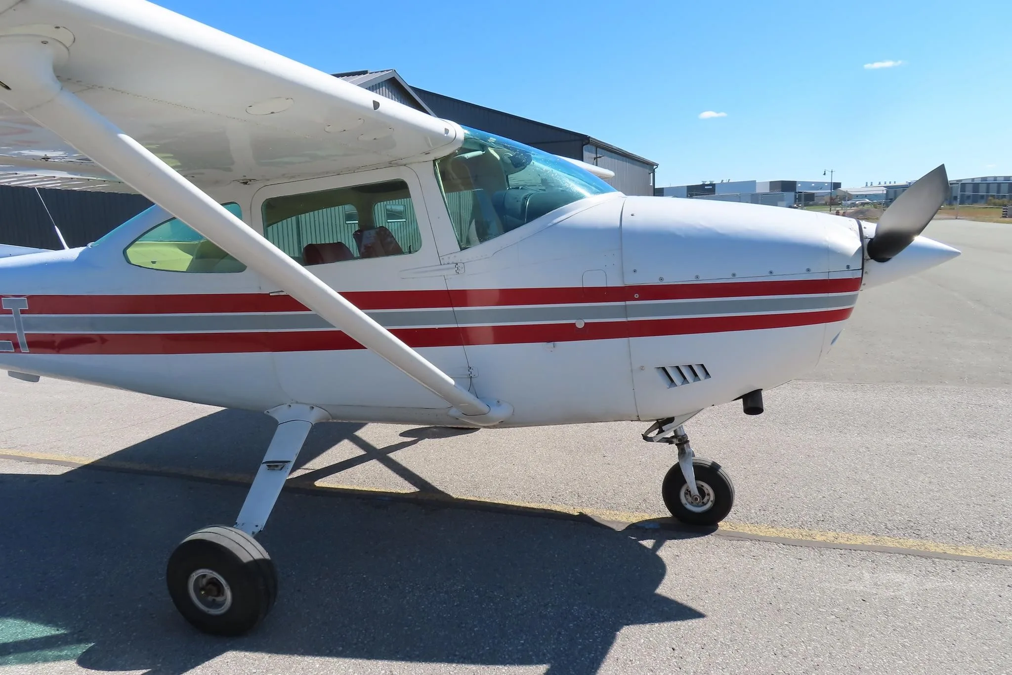 Exterior view of a 1973 CESSNA 182P SKYLANE, C-FBLT.