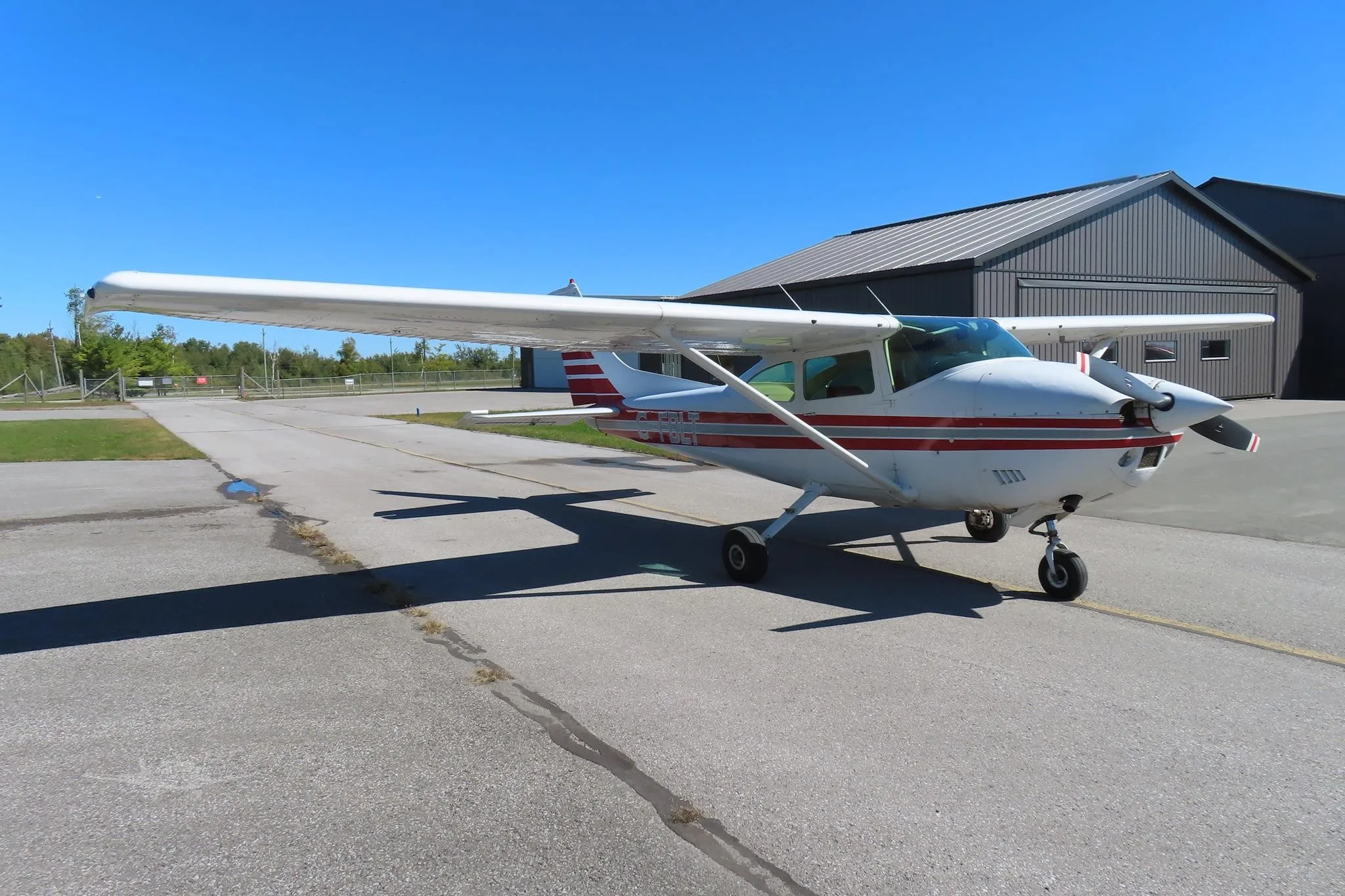 Exterior view of a 1973 CESSNA 182P SKYLANE, C-FBLT.
