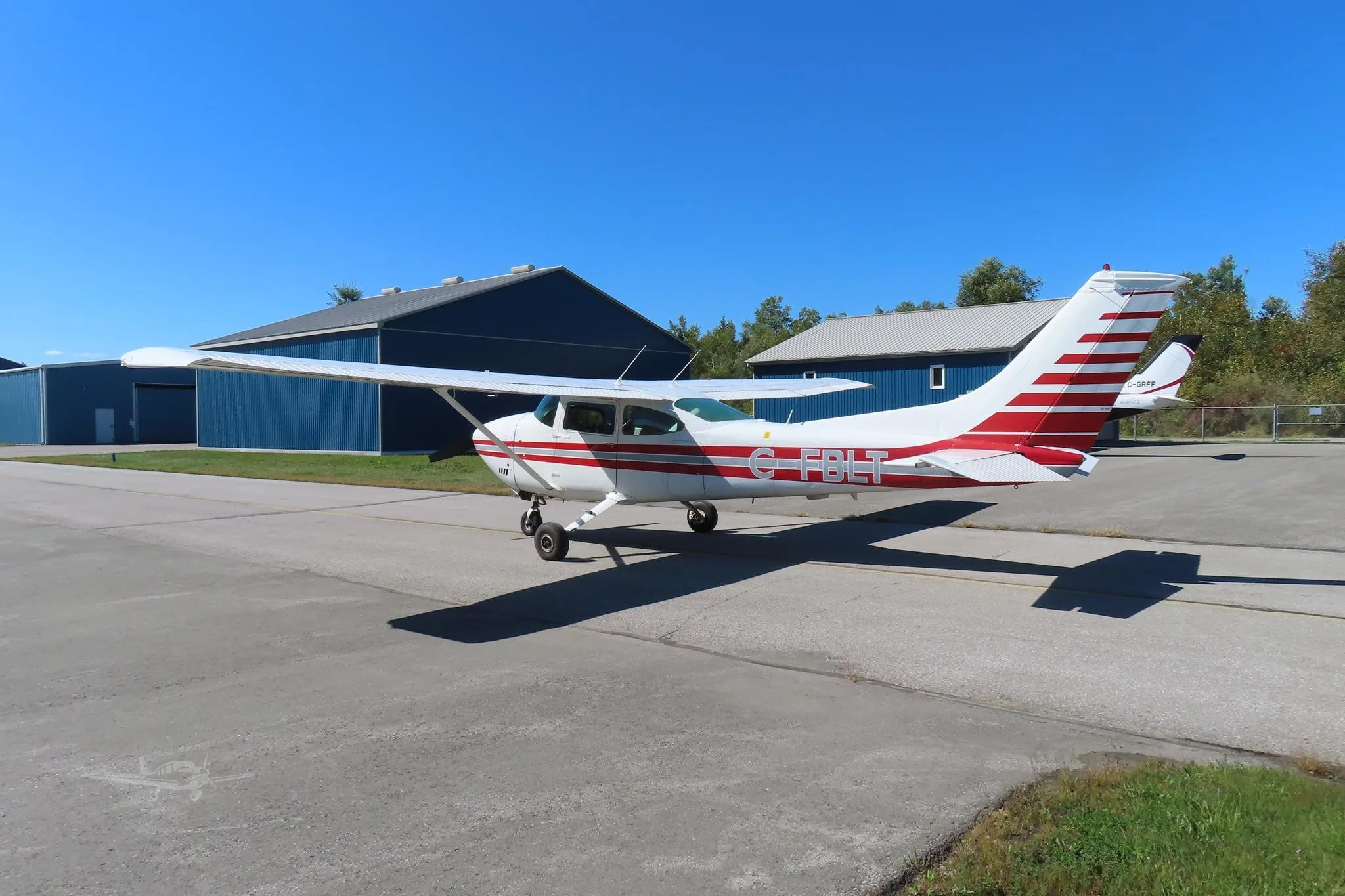 Exterior view of a 1973 CESSNA 182P SKYLANE, C-FBLT.
