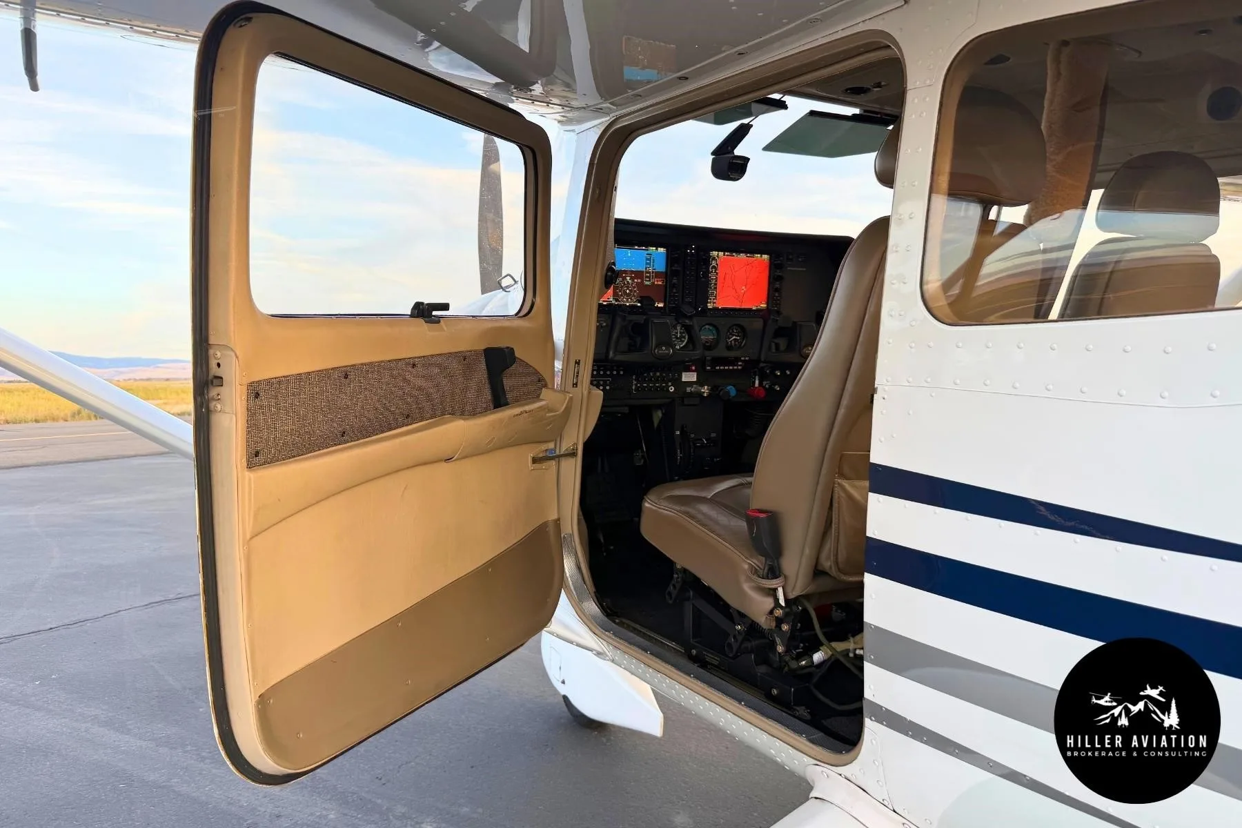 Cabin interior of a 2005 CESSNA 182T SKYLANE.