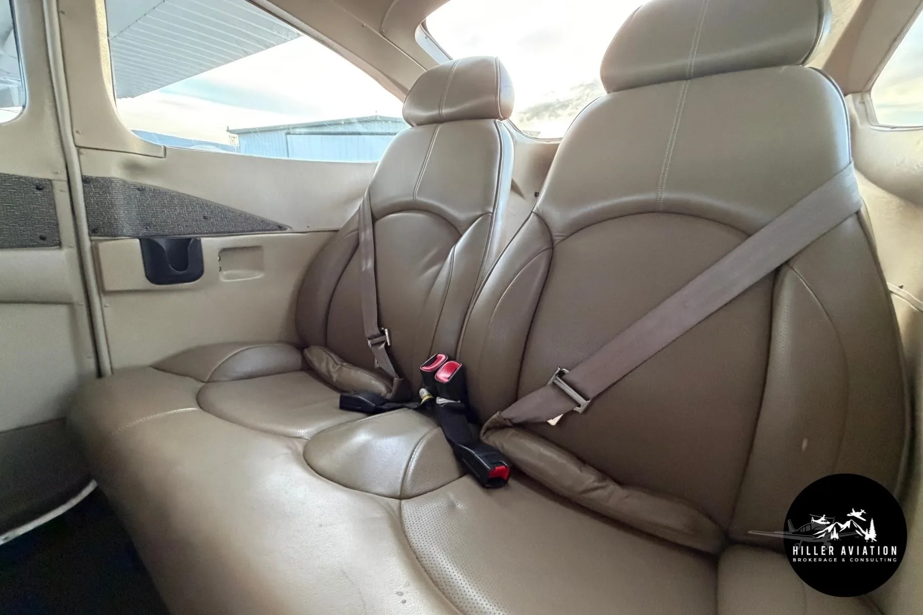 Cabin interior of a 2005 CESSNA 182T SKYLANE.