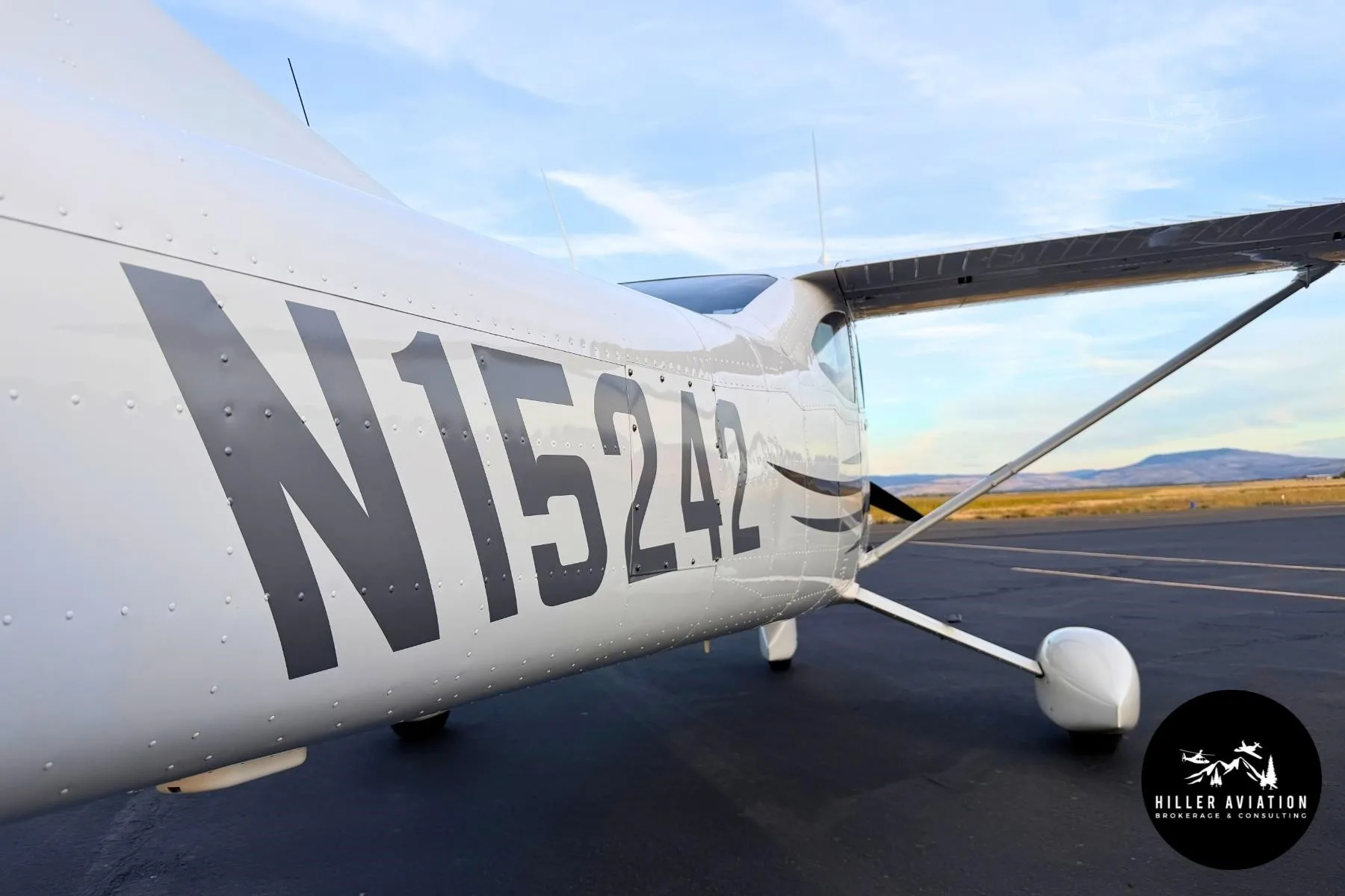 Marketing image of a 2005 CESSNA 182T SKYLANE.