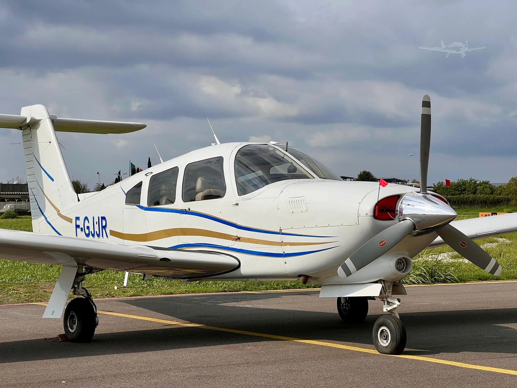 Exterior view of a 1984 PIPER TURBO ARROW IV, F-GJJR.