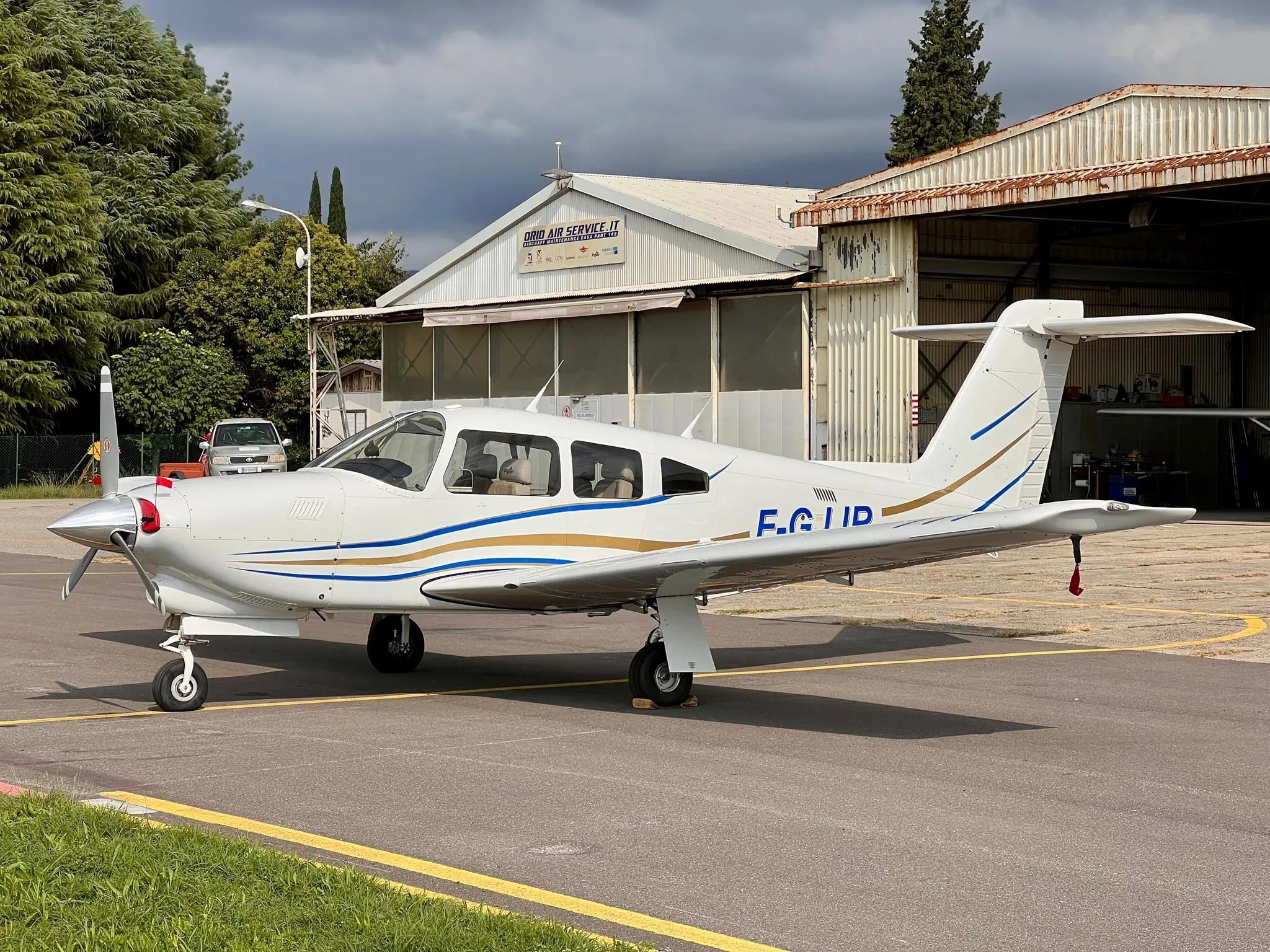 Exterior view of a 1984 PIPER TURBO ARROW IV, F-GJJR.