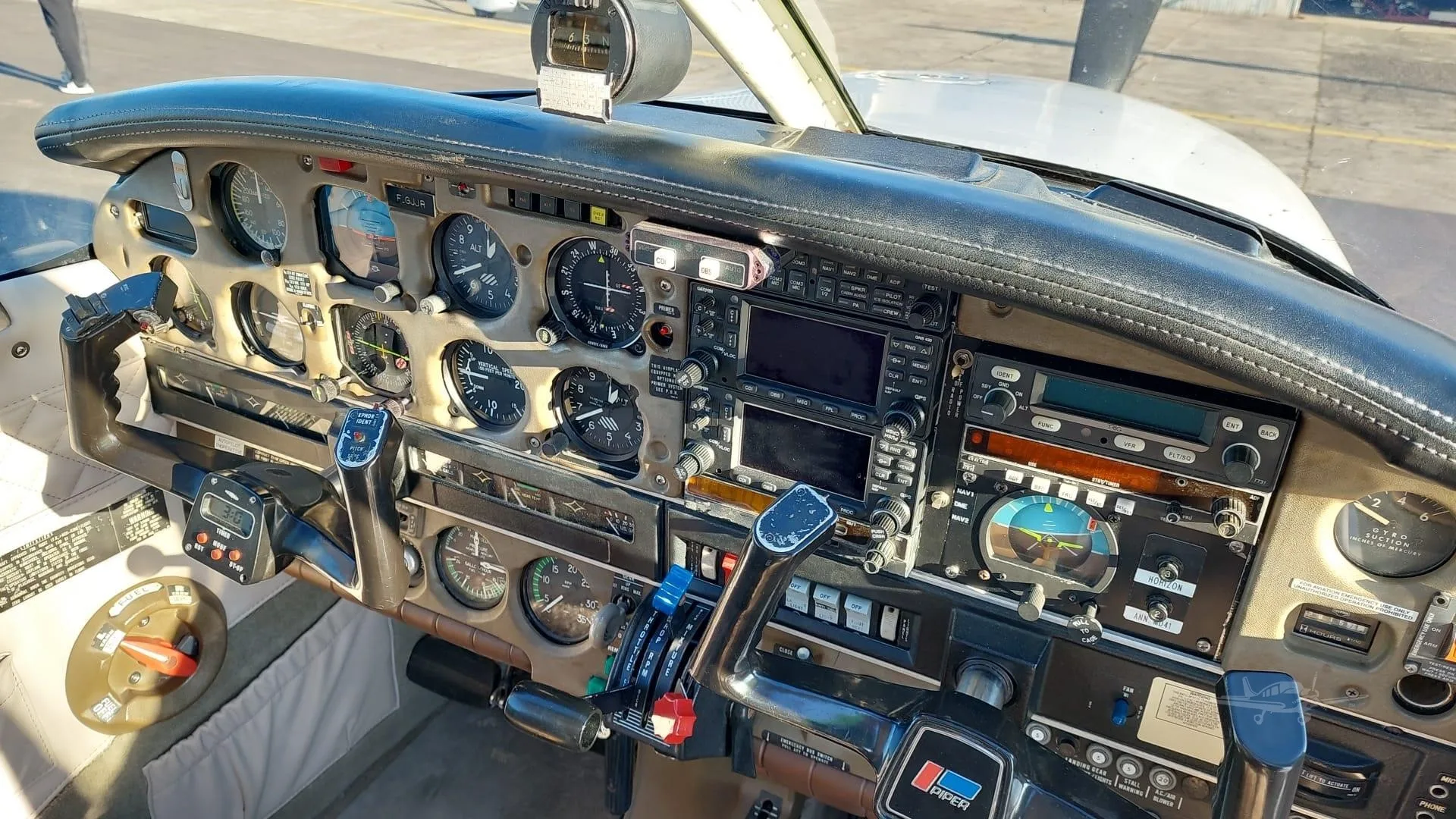 Cockpit and instrument panel of a 1984 PIPER TURBO ARROW IV.
