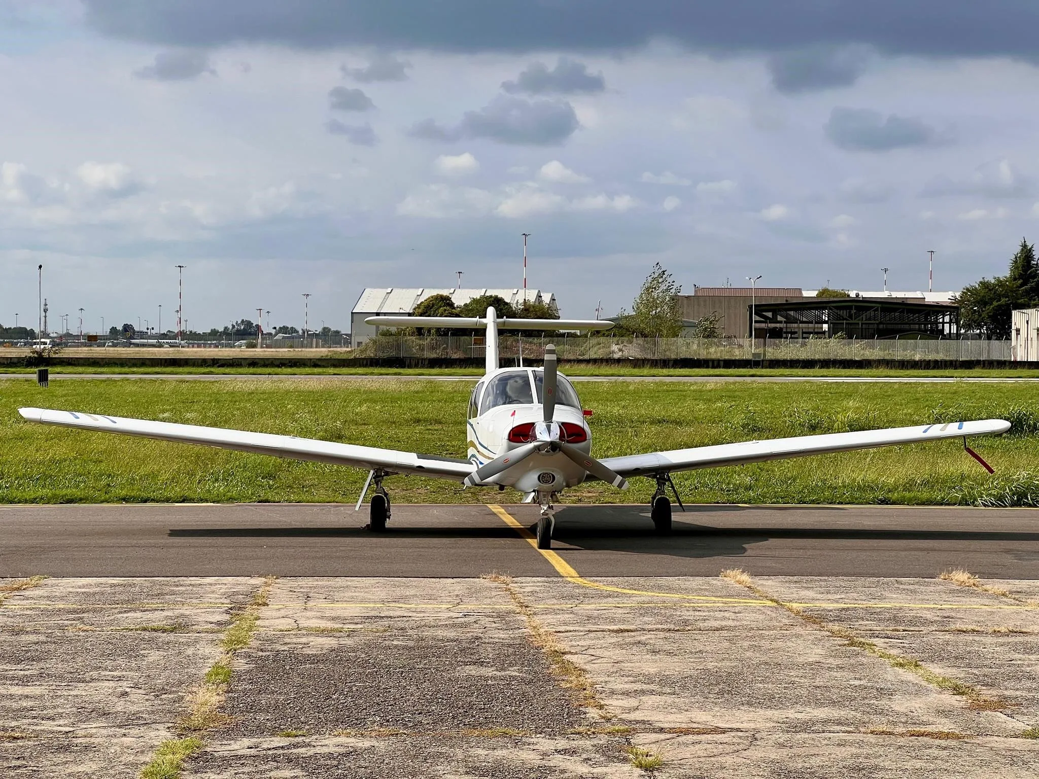 Exterior view of a 1984 PIPER TURBO ARROW IV, F-GJJR.