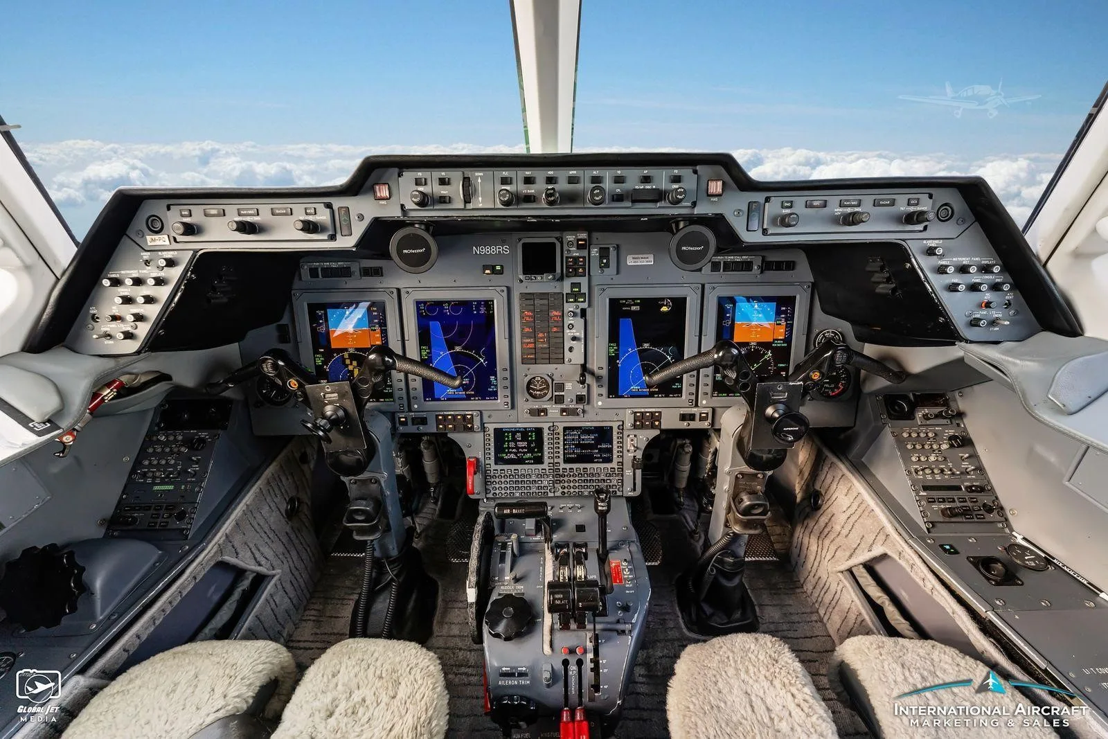 Cockpit and instrument panel of a 2002 HAWKER 800XP.