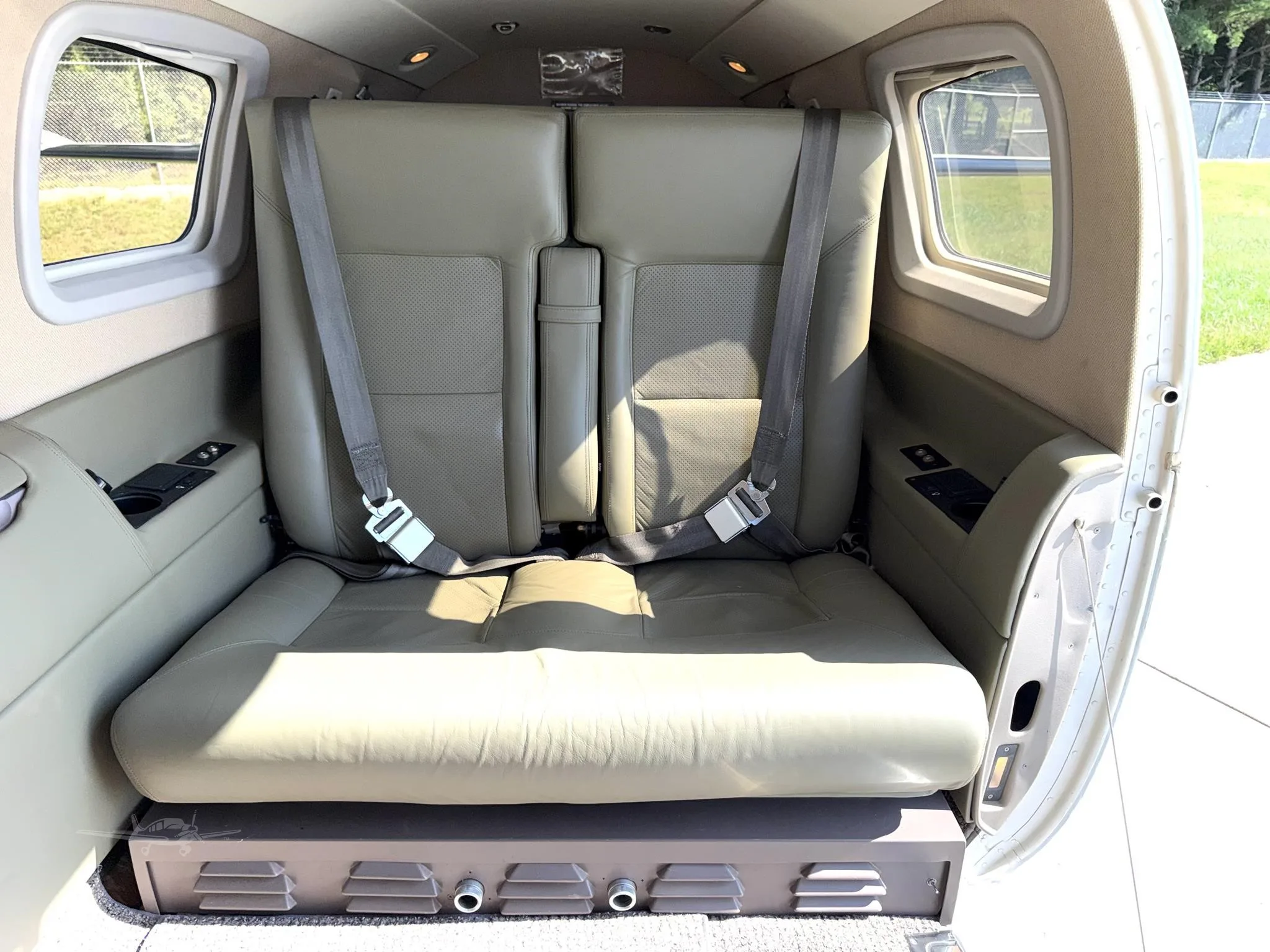 Cabin interior of a 1993 PIPER JETPROP.