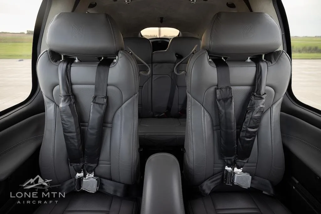 Cabin interior of a 2022 CIRRUS SR22-G6 TURBO.