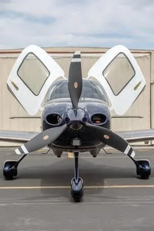 Exterior view of a 2018 CIRRUS SR22-G6 TURBO, N571SK.