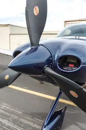 Exterior view of a 2018 CIRRUS SR22-G6 TURBO, N571SK.