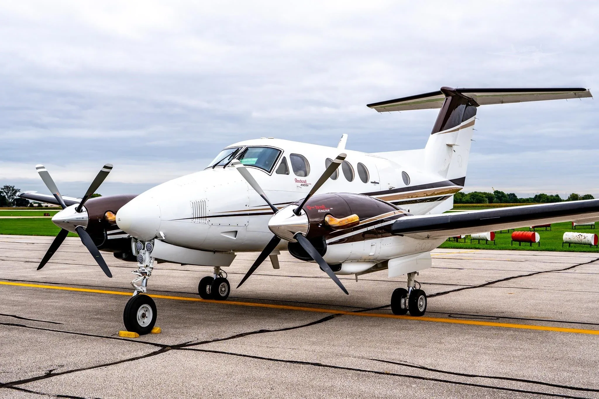 Exterior view of a 1981 BEECHCRAFT KING AIR F90, N182CA.