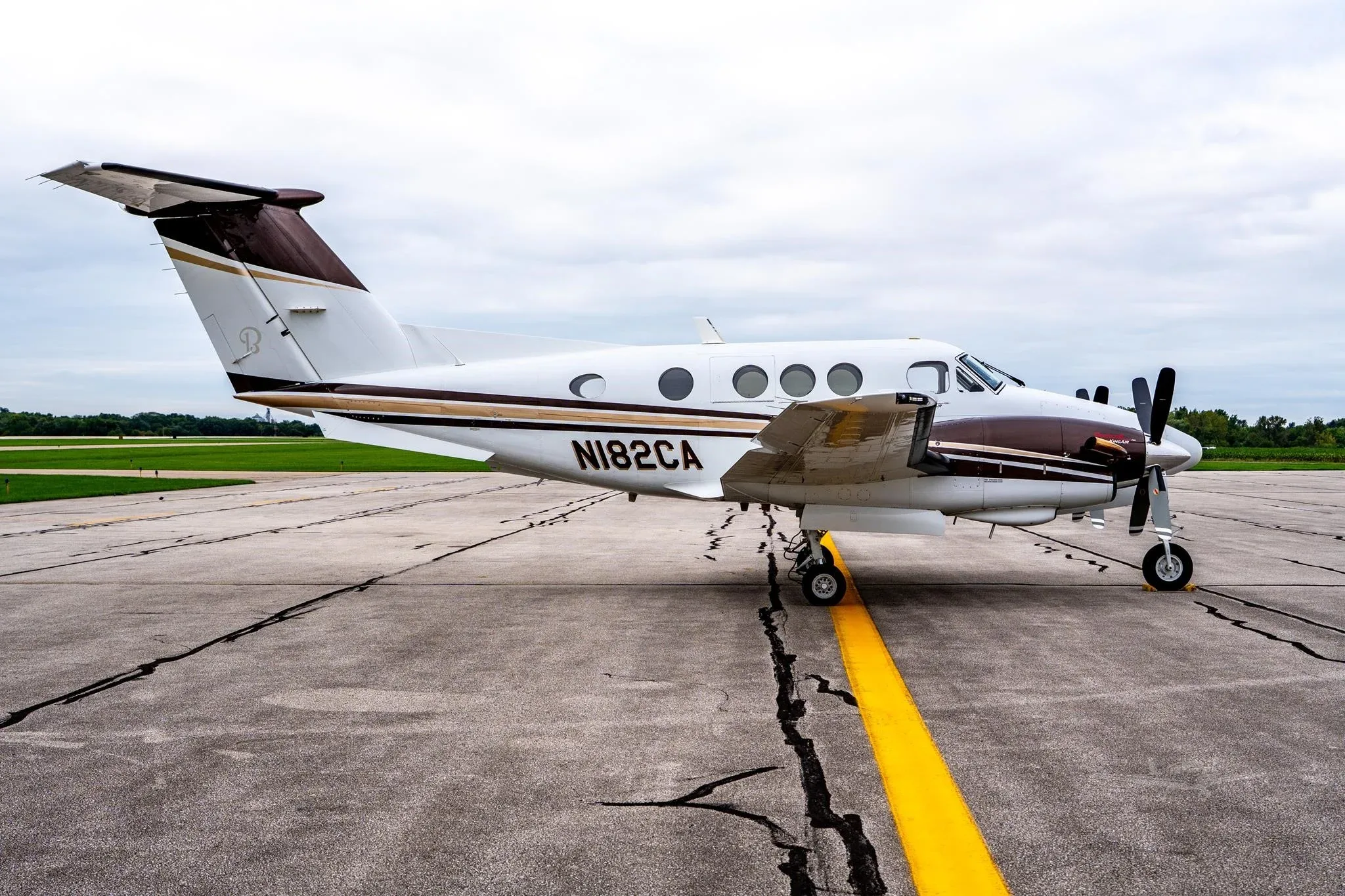 Exterior view of a 1981 BEECHCRAFT KING AIR F90, N182CA.