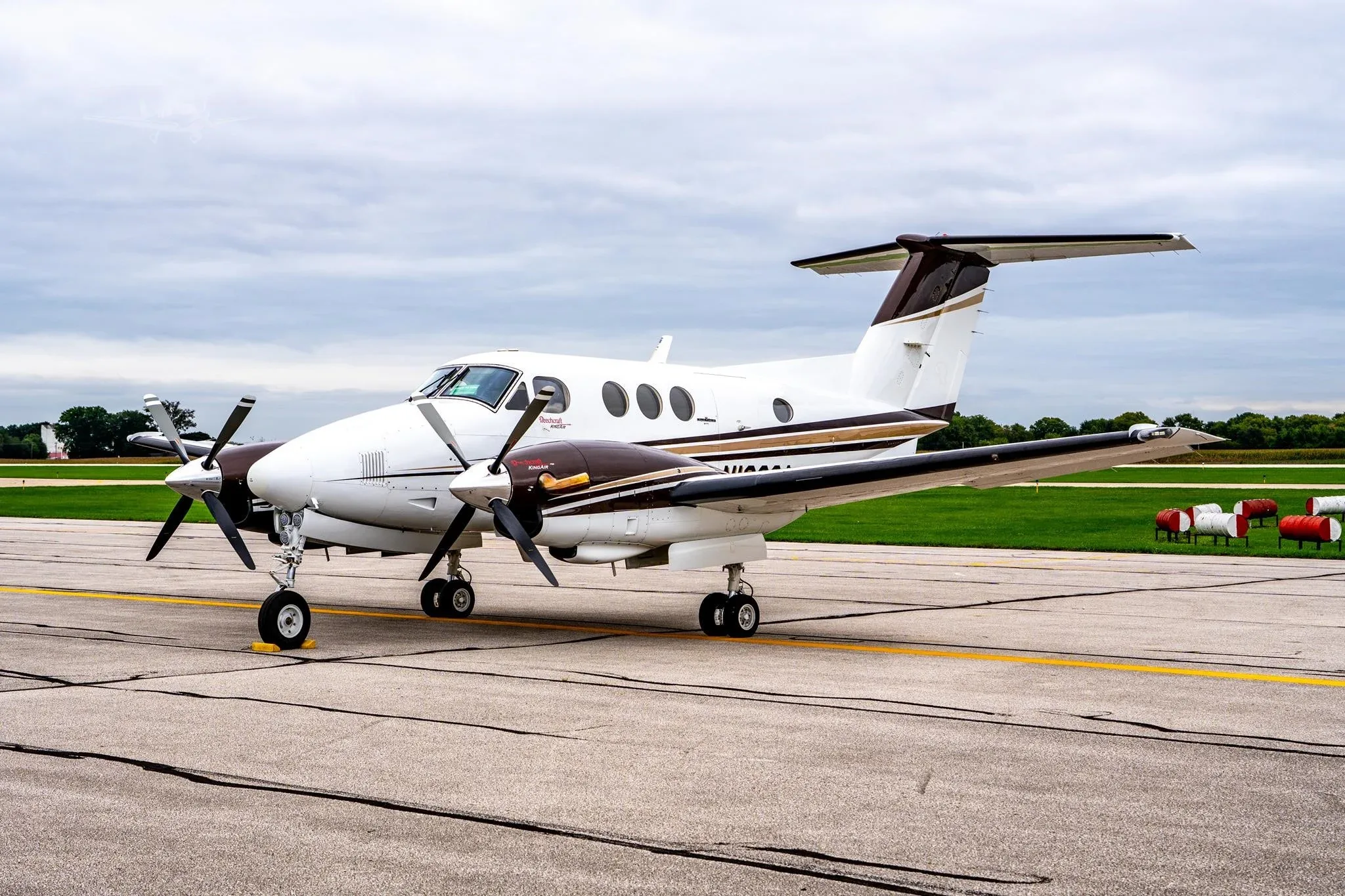 Exterior view of a 1981 BEECHCRAFT KING AIR F90, N182CA.