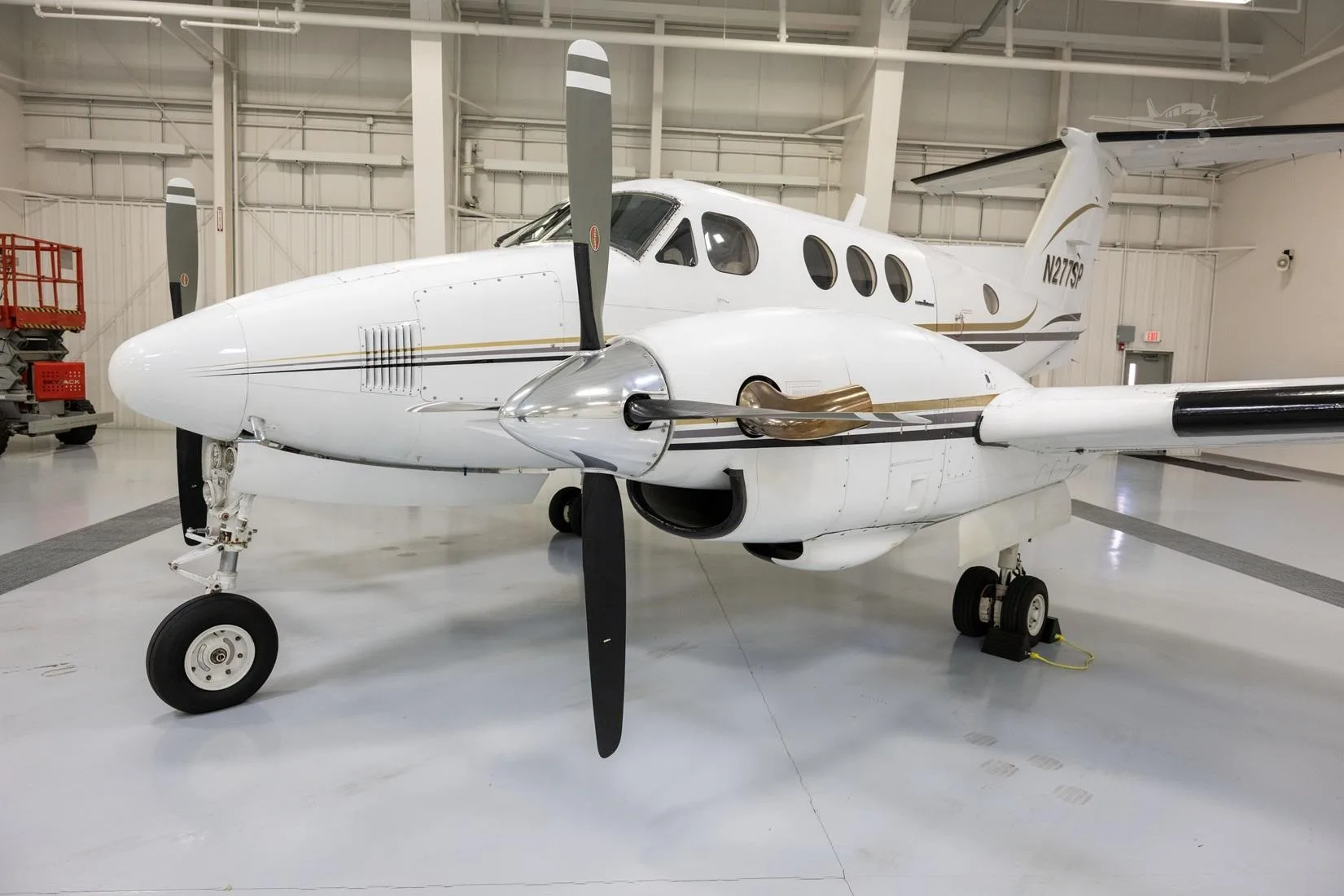 Exterior view of a 1980 BEECHCRAFT KING AIR F90, N277SP.