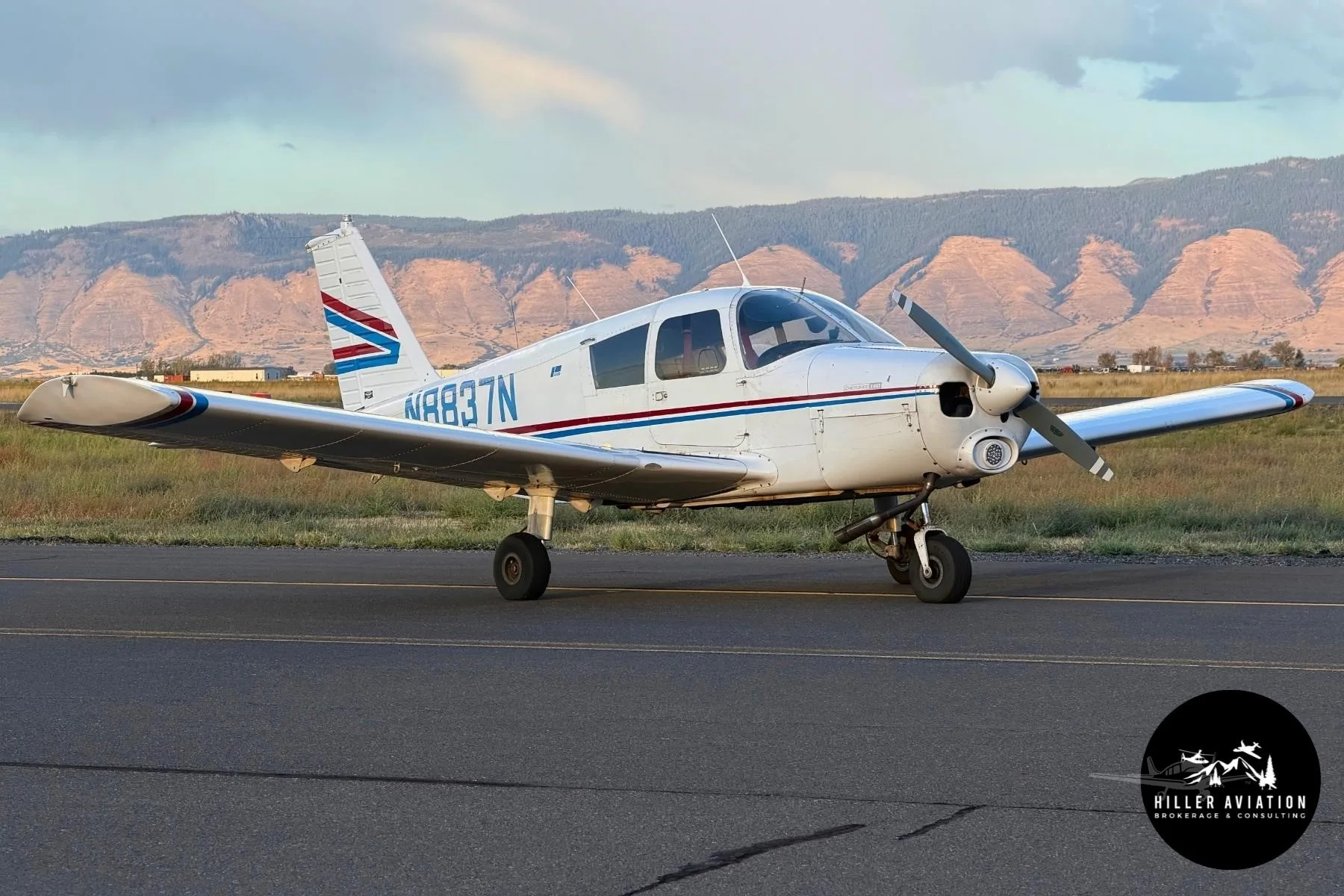 Exterior view of a 1969 PIPER CHEROKEE 140, N8837N.