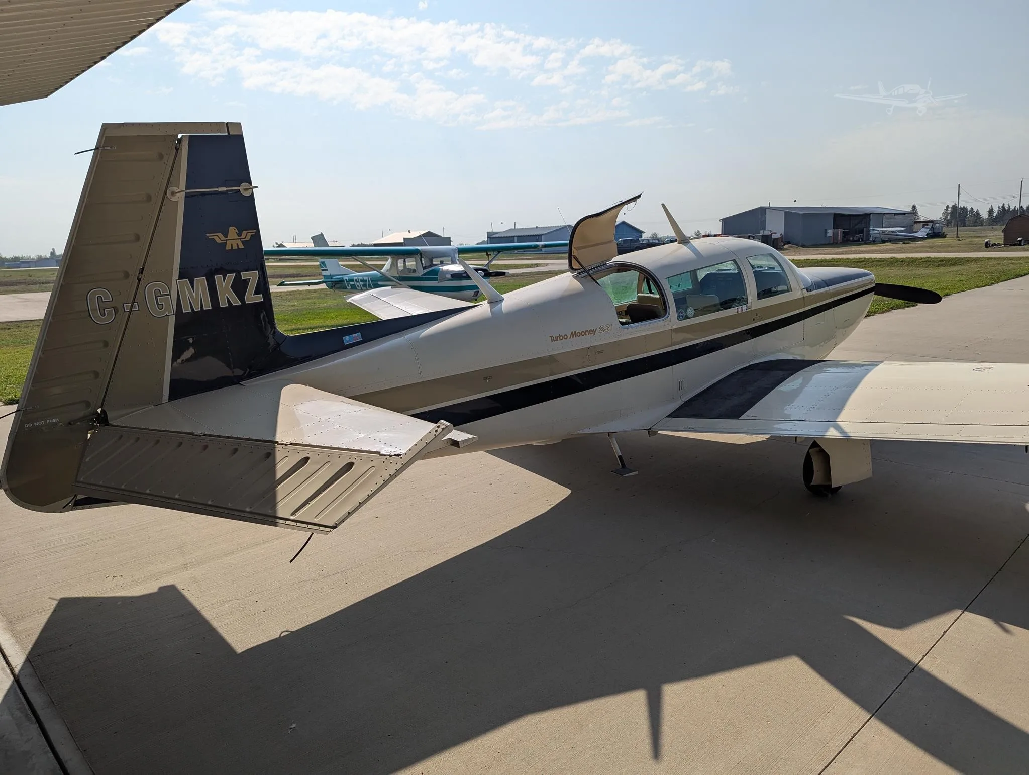 Exterior view of a 1979 MOONEY M20K 231, C-GMKZ.