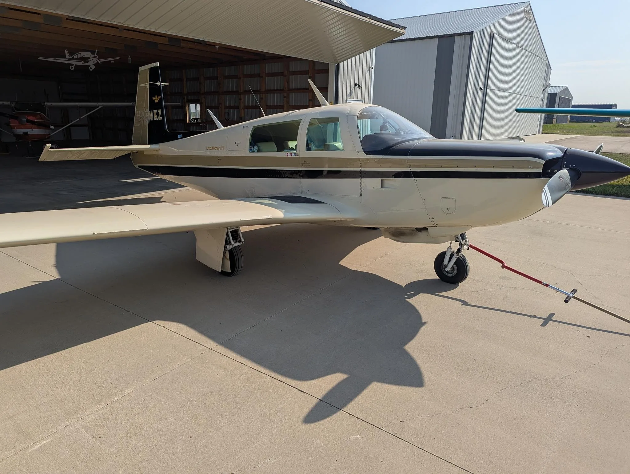 Exterior view of a 1979 MOONEY M20K 231, C-GMKZ.
