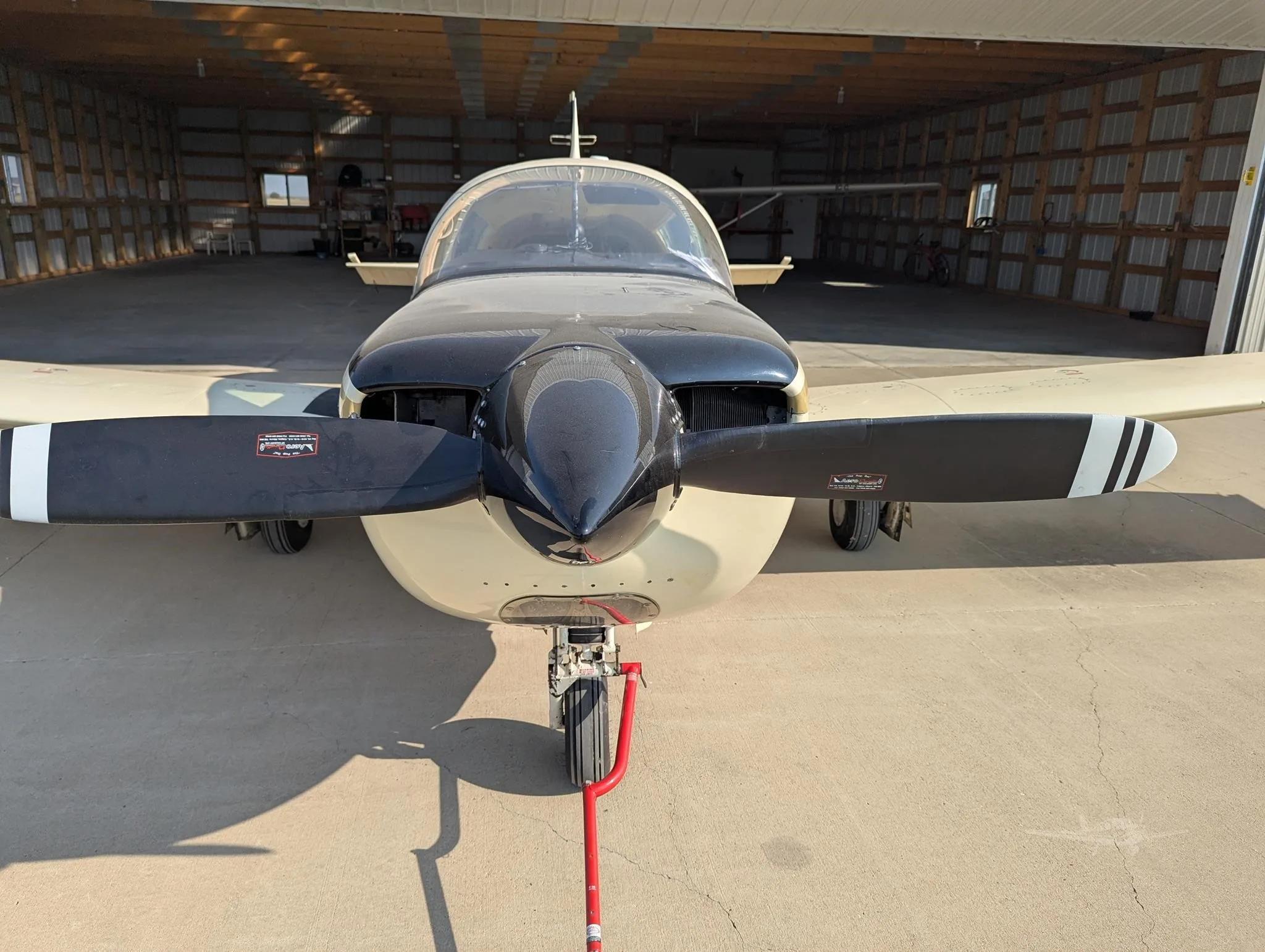 Exterior view of a 1979 MOONEY M20K 231, C-GMKZ.