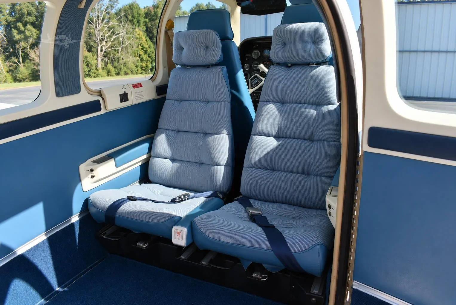 Cabin interior of a 1990 BEECHCRAFT A36 BONANZA.