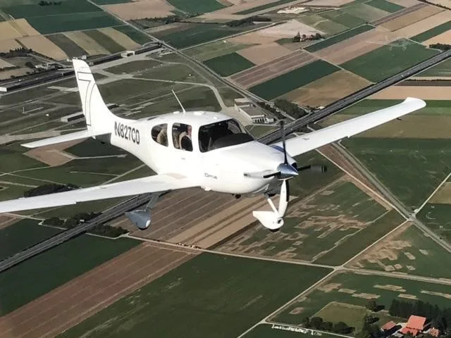 Marketing image of a 2002 CIRRUS SR22.