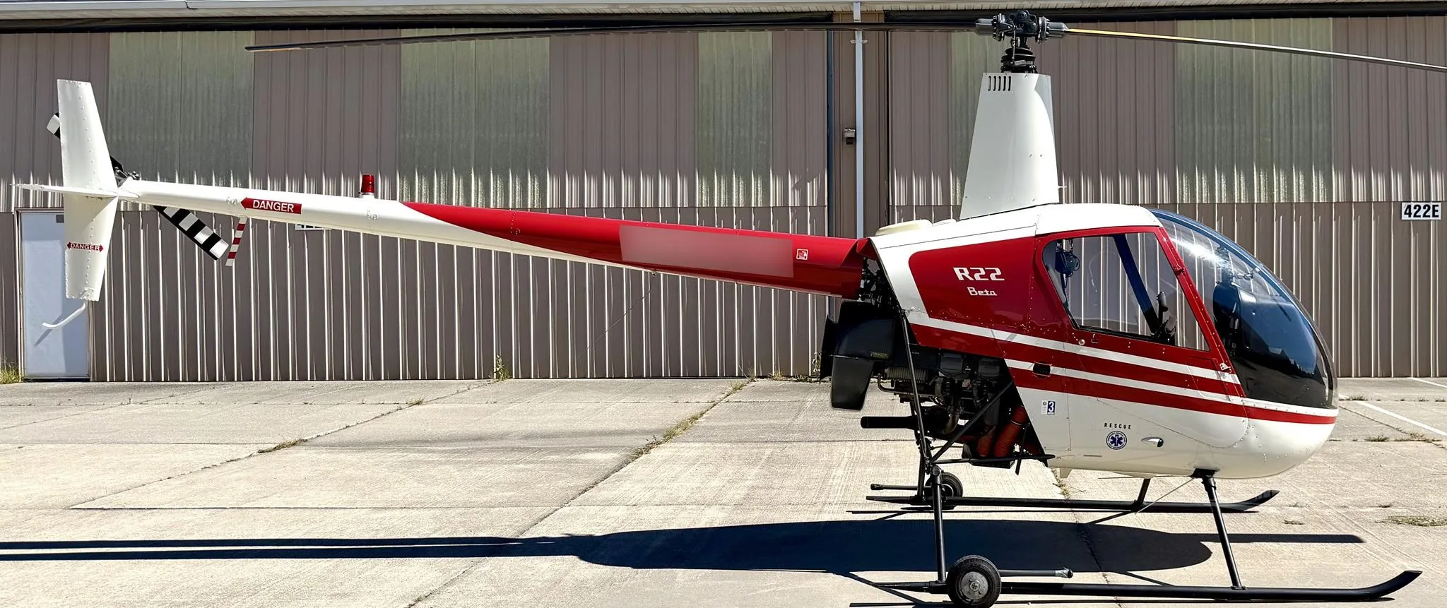 Exterior view of a 1989 ROBINSON R22 BETA.