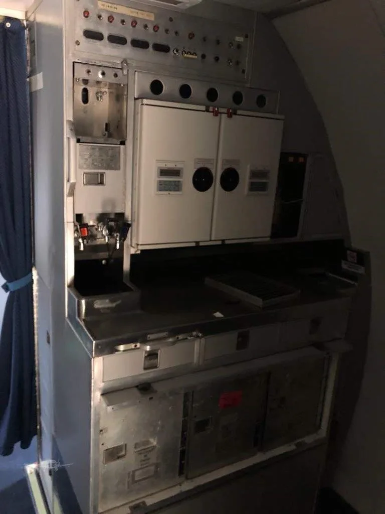 Avionics suite of a 1976 BOEING 727-200 SUPER27.