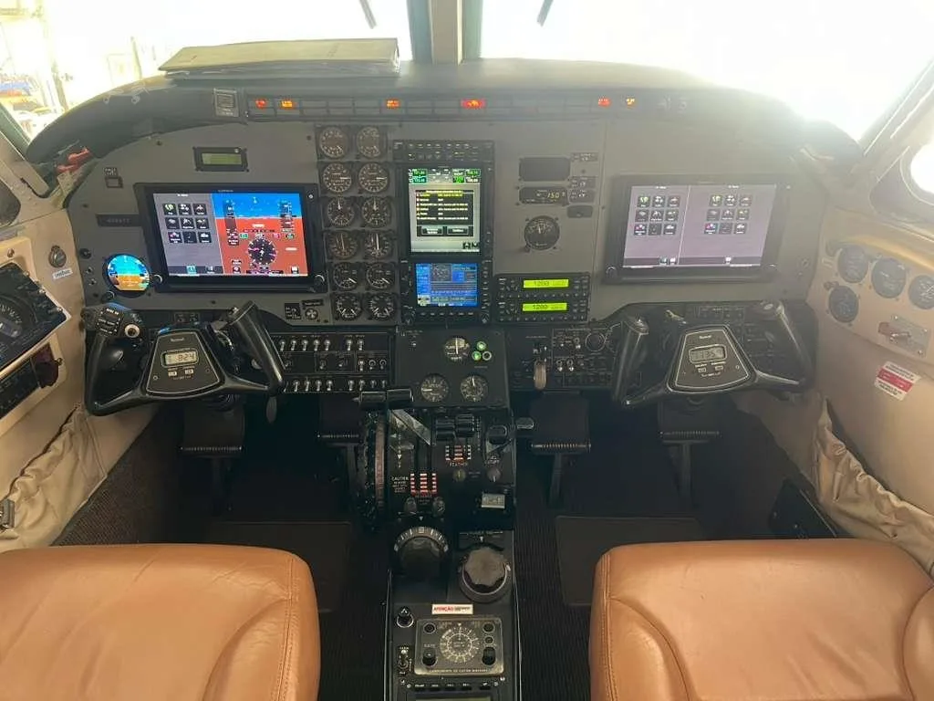 Cockpit and instrument panel of a 1979 BEECHCRAFT KING AIR C90.