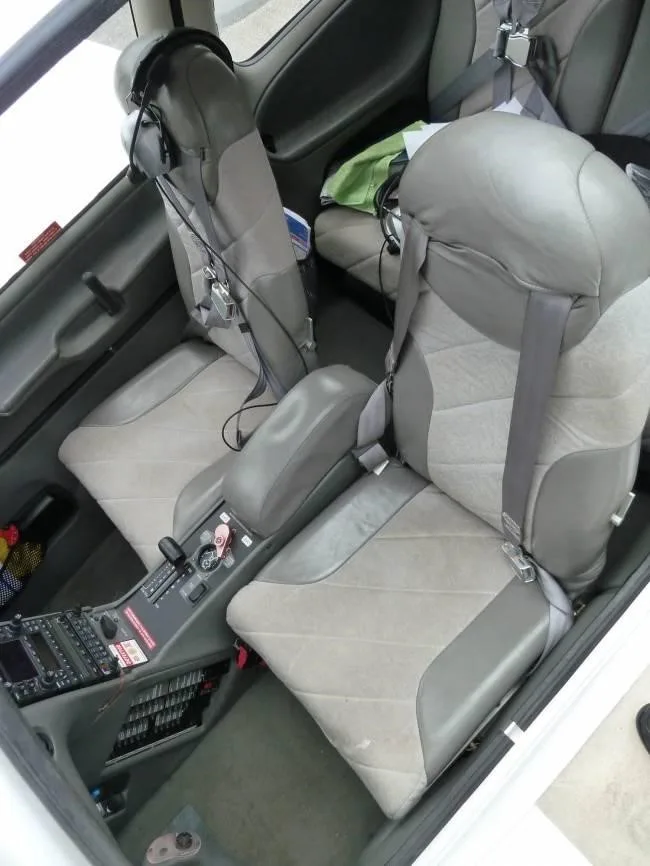 Cabin interior of a 2002 CIRRUS SR20.